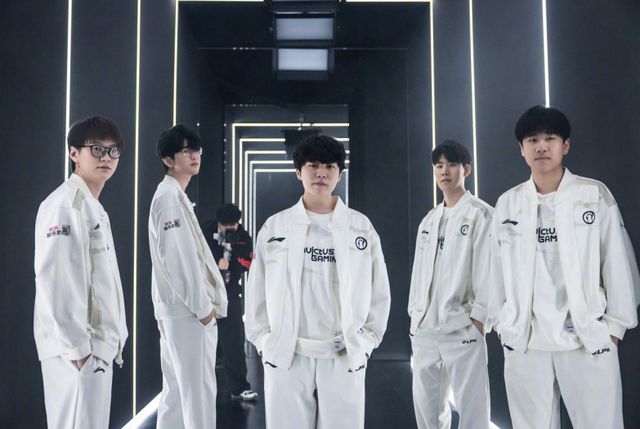 RNG引发争议！，Rookie官方宣布出色发挥新规比赛高潮迭起(rng kpl)