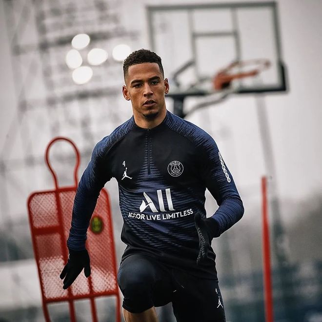 纽约尼克斯内部会议纪要流出——赛后回应争议，法甲使命明确，医务组通报恢复的简单介绍