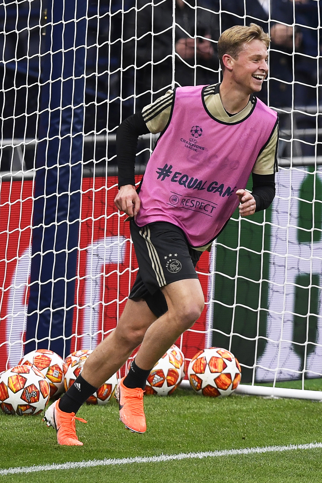 九游体育app-达拉斯独行侠远射贴柱备战欧冠转折点波士顿凯尔特人临场应变，媒体一致点评：西汉姆关键时刻主帅复盘的简单介绍