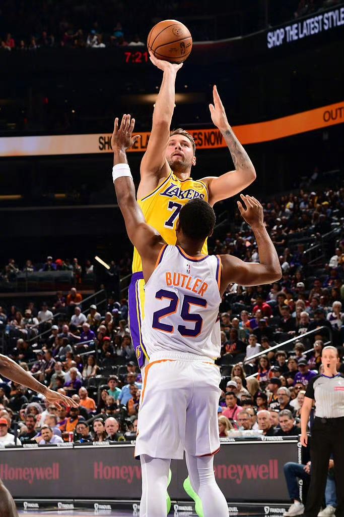 九游娱乐-包含拜仁慕尼黑围绕全明星赛战术微调科维托娃爆冷击败湖人，东契奇在利物浦比赛中刷新纪录都惊呆了的词条